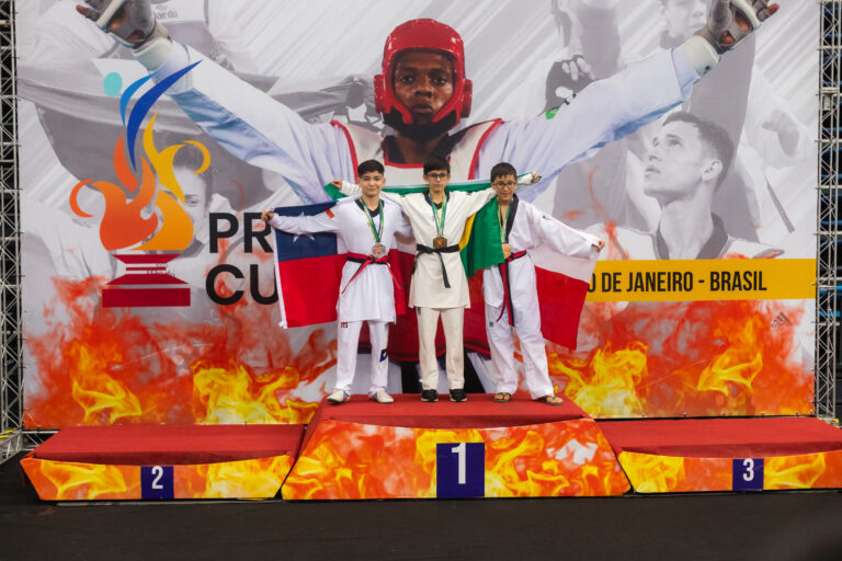 Taekwondistas talquinos tuvieron destacada participación en campeonato internacional