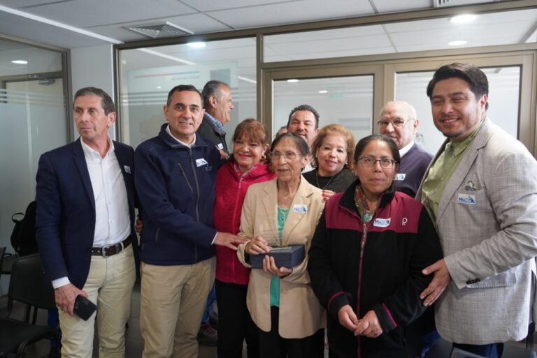 Curicó: Entregan reconocimientos a destacados adultos mayores