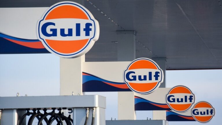 Gulf apronta su llegada a Chile: Abrirá estaciones de servicio y tiendas de conveniencia