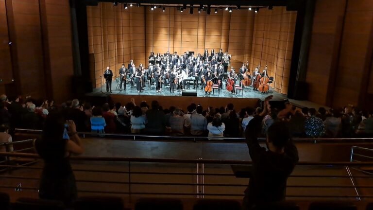 Orquesta Sinfónica Juvenil del Maule hizo bailar al público en el concierto de gala