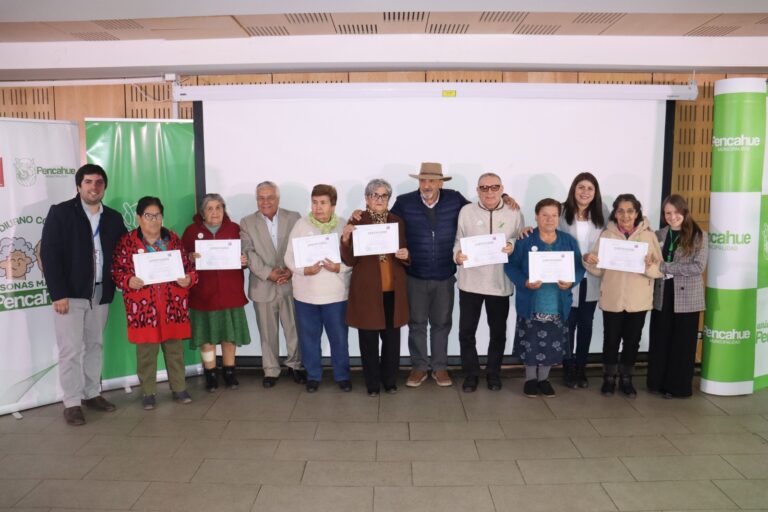 Pencahue celebra sus primeros egresados de centro diurno para personas mayores