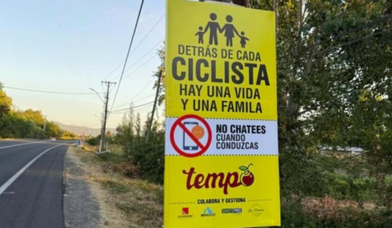 Familia de ciclista atropellado en Curicó instaló carteles para prevenir accidentes