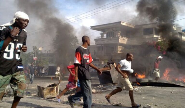 Escala de violencia en Haití: ONU creará puente aéreo para entregar ayuda humanitaria
