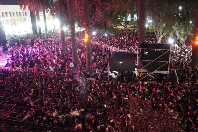 Curicó: A casa llena se vivió la segunda jornada de la Fiesta de la Vendimia de Chile