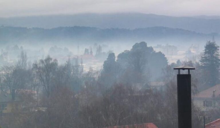 Calidad del aire en invierno: Prohibición de humos visibles comenzó en el Maule