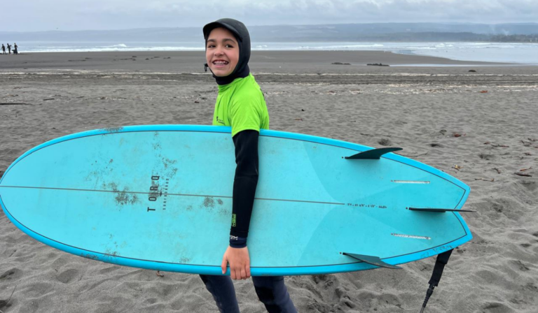 ¡Sobre las olas! Talquina de 11 años sigue destacando en el mar