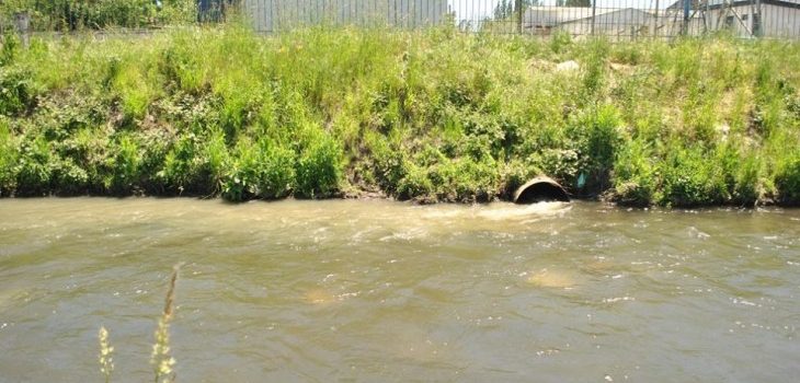 Vecinos exigen limpieza de canal Paillihue por desborde en Los ángeles 