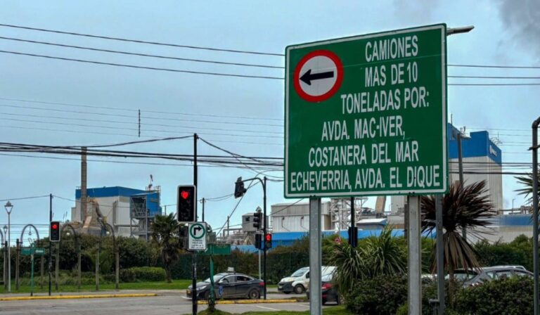 Constitución: Prohíben paso de camiones de alto tonelaje en sector La Poza