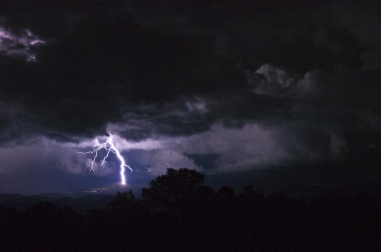 Chubascos y tormentas eléctricas activan alerta en el Maule y otras tres regiones de Chile