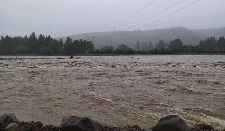 Linares: Decretan alerta roja por posible desborde del río Achibueno