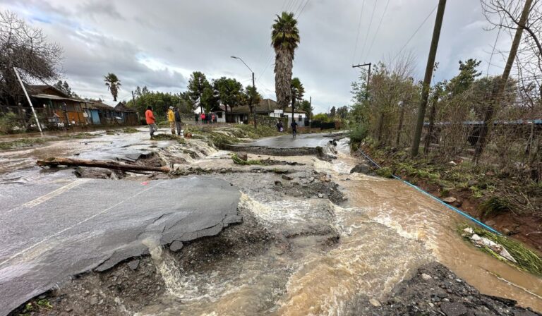 San Clemente: Desborde de canal provocó socavón en Tres Puentes