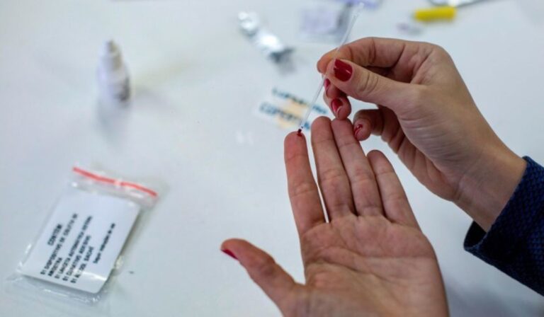 No te quedes con la duda: Solicita gratis un autotest de VIH en la Farmacia Popular de Curicó