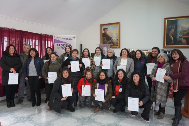 ¡Poder femenino!: Mujeres reciben certificación de taller de empoderamiento