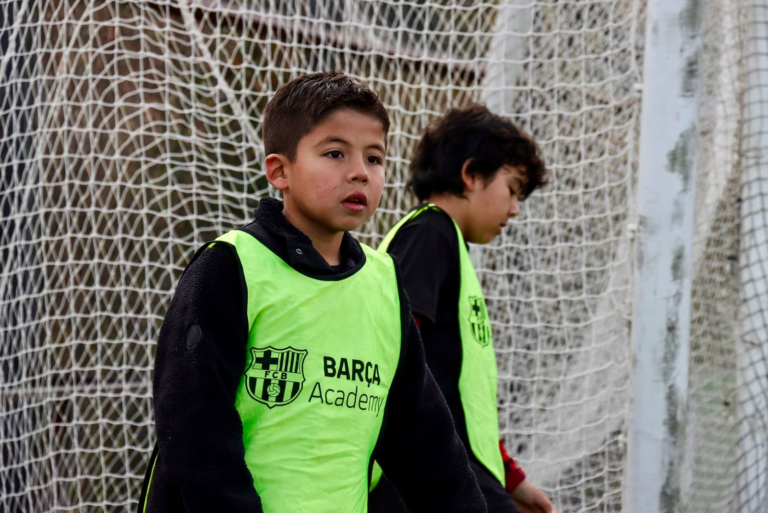 De Talca a Barcelona: Futbolista de 9 Años busca apoyo para pasantía en FC