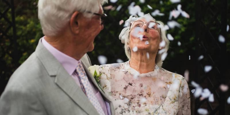 50 años de matrimonio: ¿Sabías que existe un bono para las bodas de oro?