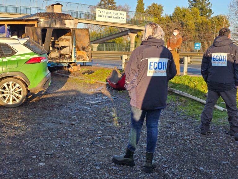 Longaví: Hallan cadáver de joven de 17 años dentro de foodtruck que se quemó