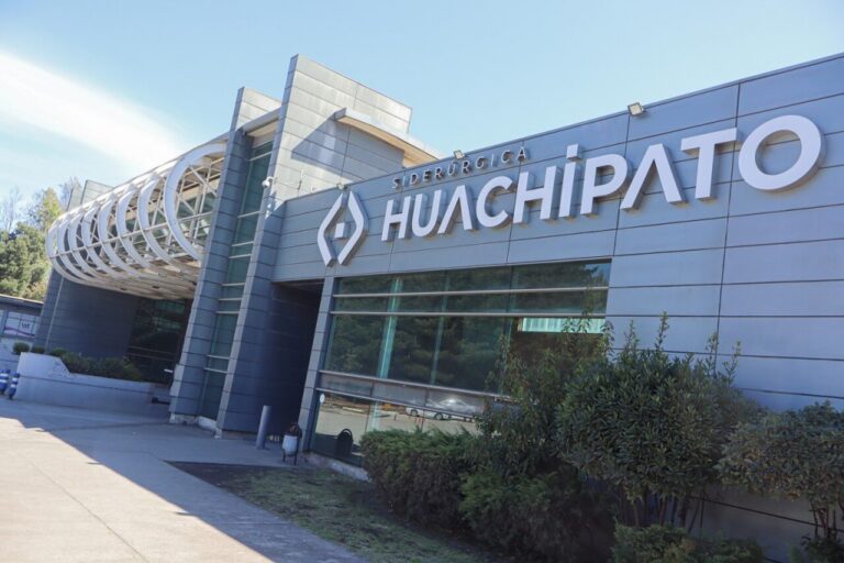 Huachipato anunció el cierre indefinido culpando a sobretasas y acero chino