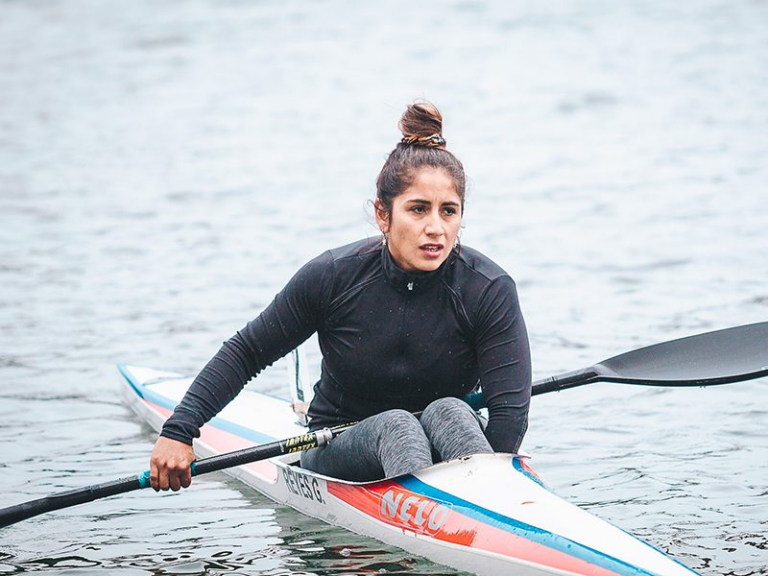 Discriminación en el deporte: Deportista talquina lucha por su beca y su lugar en la selección de canotaje