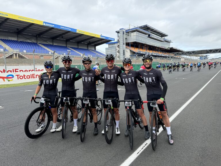 Ciclista curicano brilla en Le Mans: Cristóbal Olavarría y su equipo logran tercer lugar