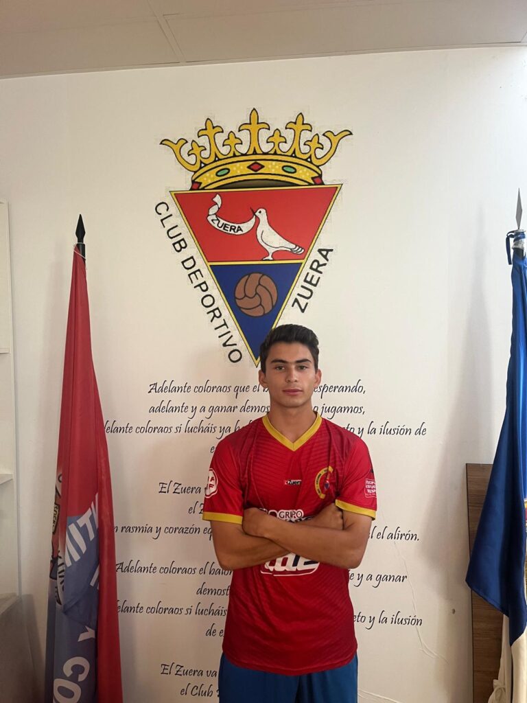 Desde el Maule al mundo: Joven promesa del fútbol firma su primer contrato profesional con club español