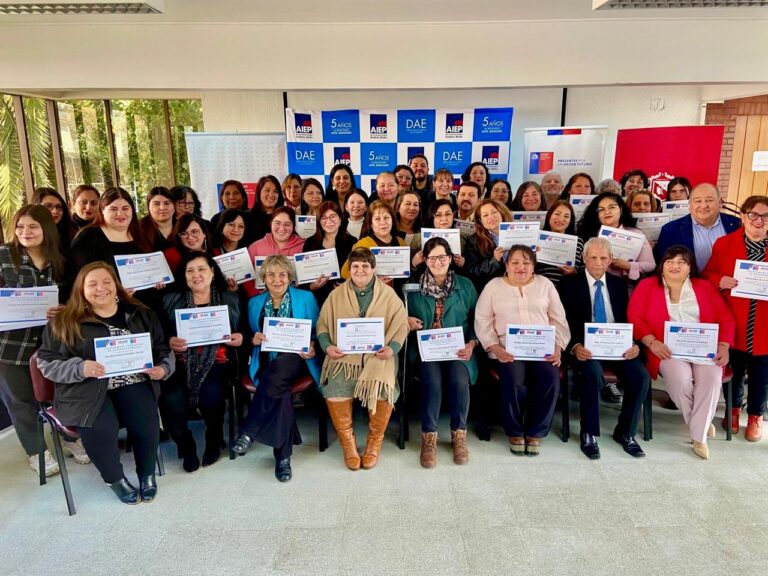 Hito en Talca: Exitoso curso certifica a 48 alumnos en cuidados del adulto mayor 