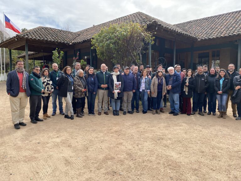 Pequeños viñateros avanzan en la Mesa Tri-Regional del Vino en San Javier