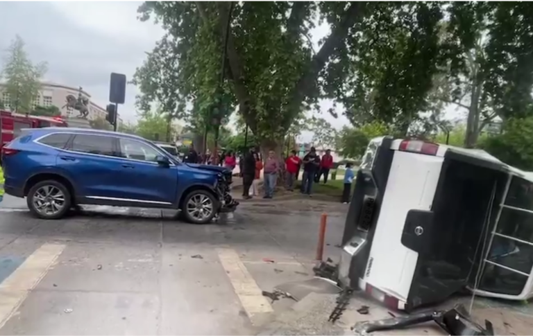 Tres estudiantes resultan lesionados tras violento accidente vehicular cerca del Liceo Abate Molina