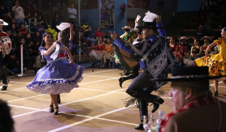 ¡Hermanos de San Javier arrasan en el Nacional de Cueca Juvenil!