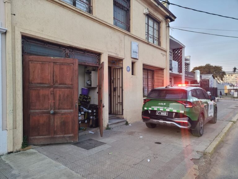 Millonario robo en oficinas de CONAF en Curicó: Delincuentes realizaron un forado en un muro para ingresar