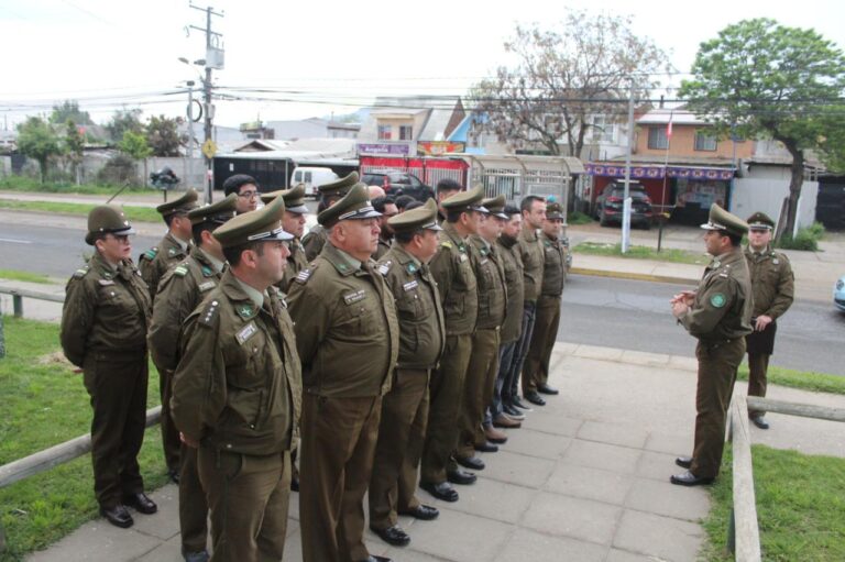 ¡Por su valentía! Carabineros reciben reconocimiento tras detener a hombre armado y evitar una tragedia