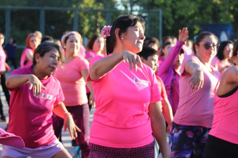 Talca se tiñe de rosa: Gran evento de Zumba por la prevención del cáncer de mama