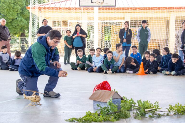 Educación y prevención: Alumnos rurales de Cauquenes se preparan contra incendios