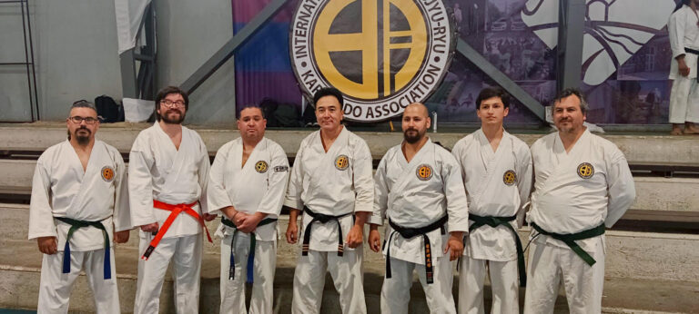 Talquinos representan al Maule en importante seminario de Karate