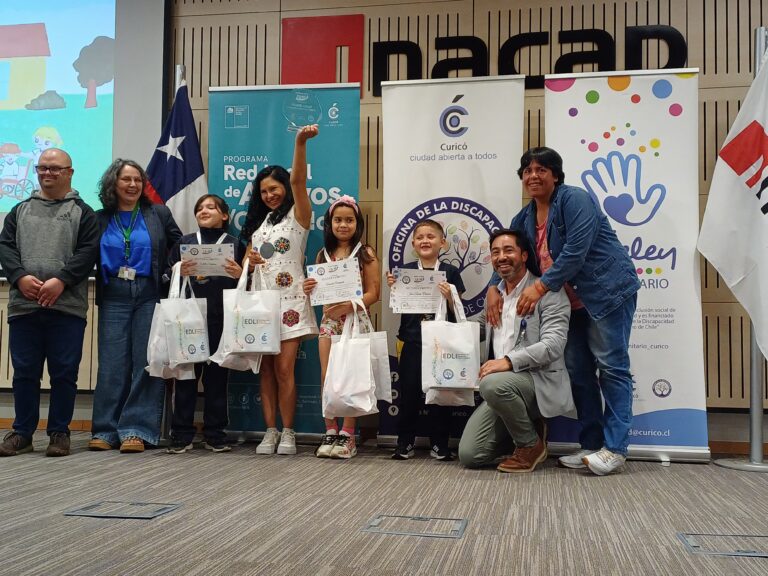 “Pinceles de Cambio 2024”: Niños y niñas de Curicó reciben premios por obras artísticas