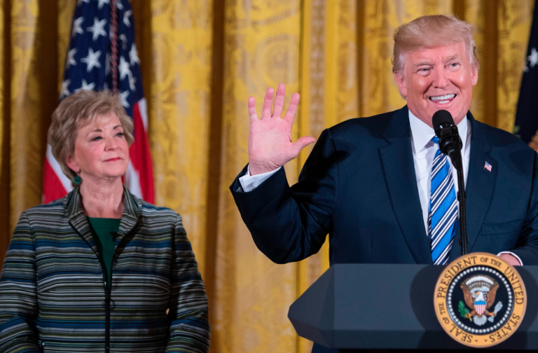 Trump nombra a Linda McMahon, ex jefa de la WWE, como encargada de Educación en EE.UU.