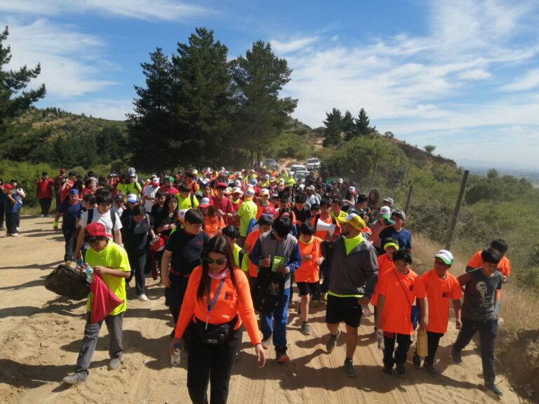 ¡Encontraron el tesoro! Estudiantes participaron de emocionante trekking en Cerro El Águila de Maule