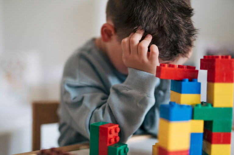 Capacitan a profesionales y técnicos de la educación para enfrentar situaciones de desregulación en niños con TEA