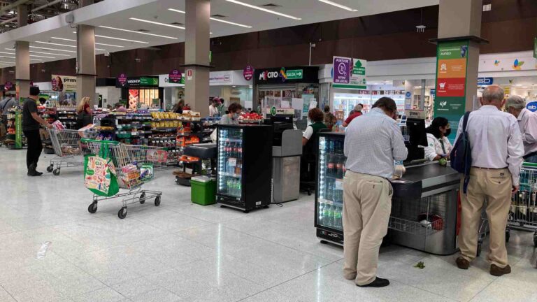 Horarios de cierre de supermercados para Año Nuevo 2025: ¡Planifica con anticipación!