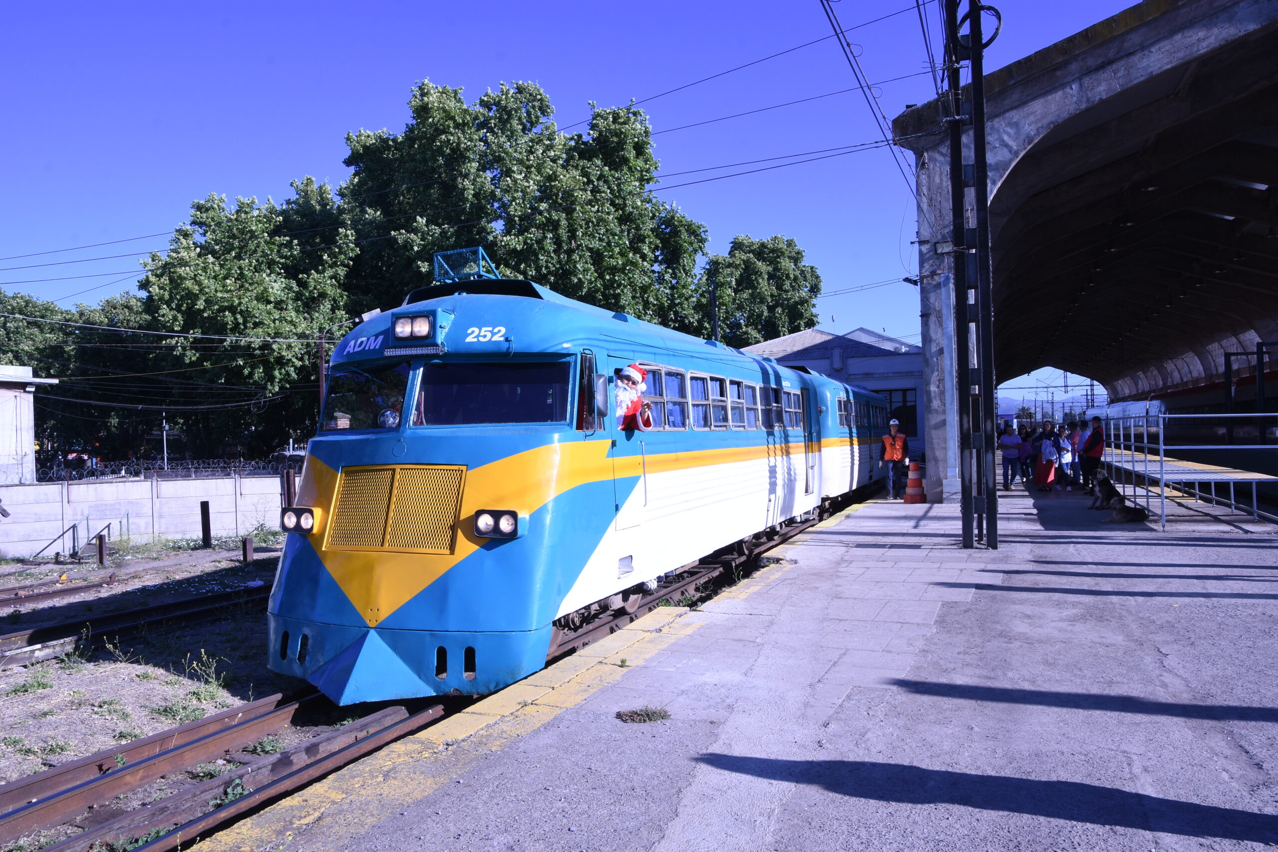 Emotiva llegada del Tren de Navidad en Talca-Constitución