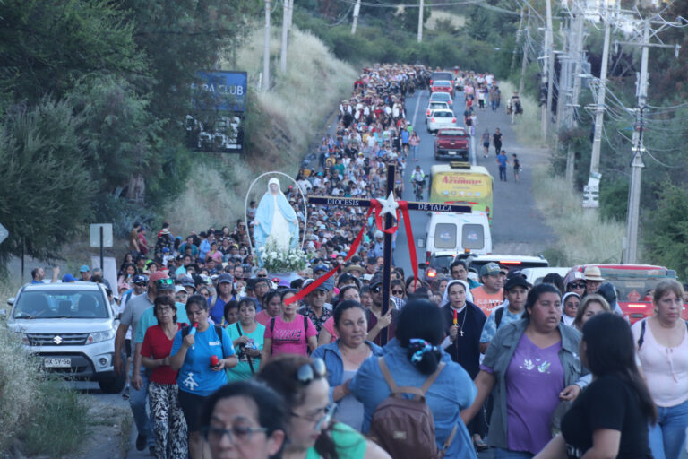 Talca y Curicó celebran el cierre del Mes de María con fervor: Revisa el horario de cada procesión