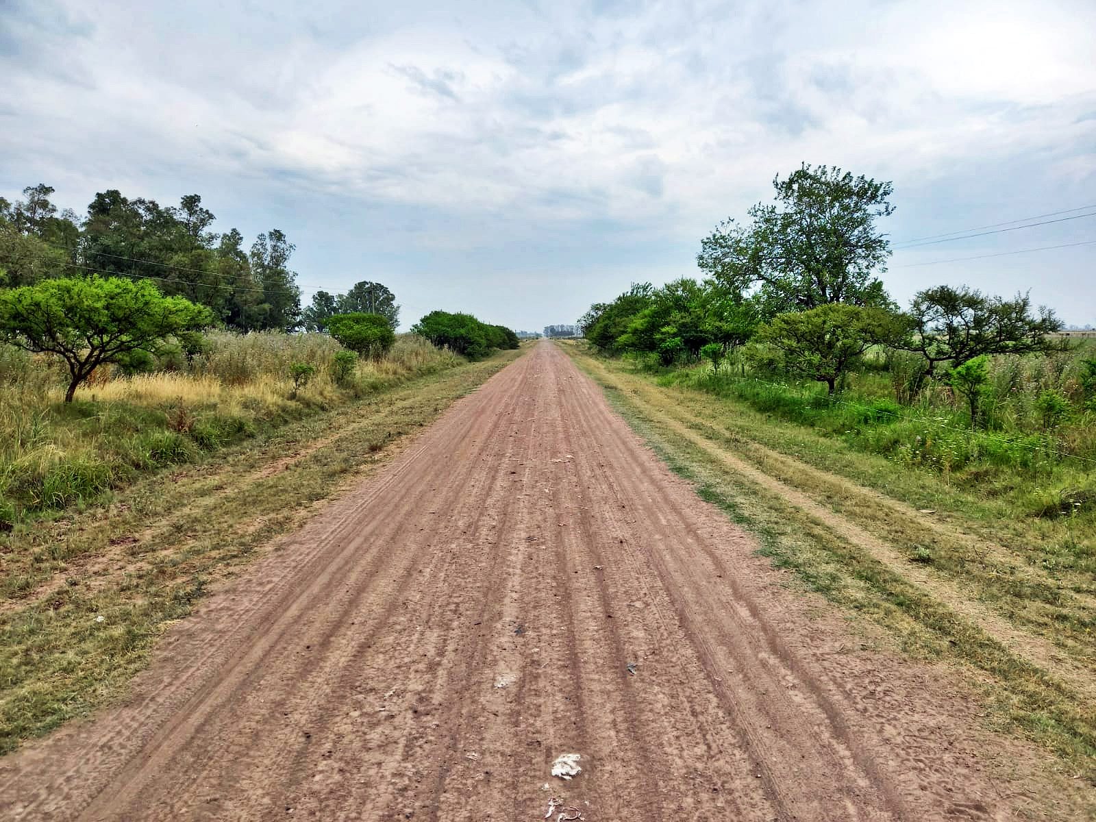 Retiro avanza en conectividad: Asfaltan tres caminos rurales