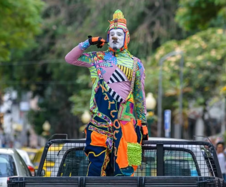 Reconocido a nivel mundial: Karcocha, el arlequín chileno, llega a la Región del Maule en febrero