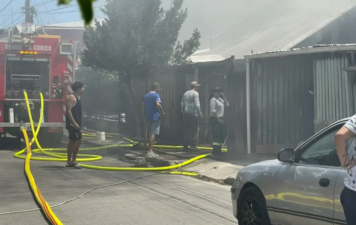 Joven muere en incendio que destruyó cinco casas en Curicó