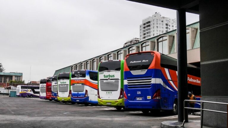 ¿Tuviste problemas? Estas son las empresas de buses con más reclamos en Chile