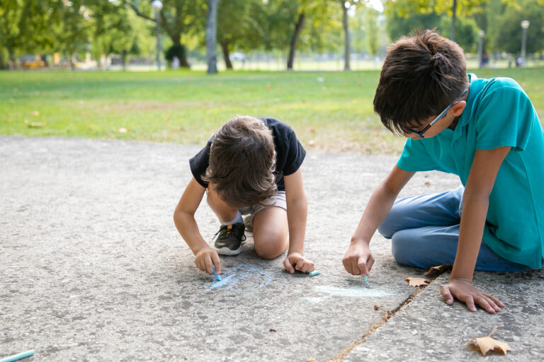 Terapeuta ocupacional de la UTalca ofrece ideas creativas para estimular a niños durante las vacaciones