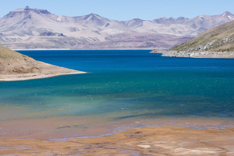 Alerta en el Complejo Volcánico Laguna del Maule por más de 120 sismos en tres horas