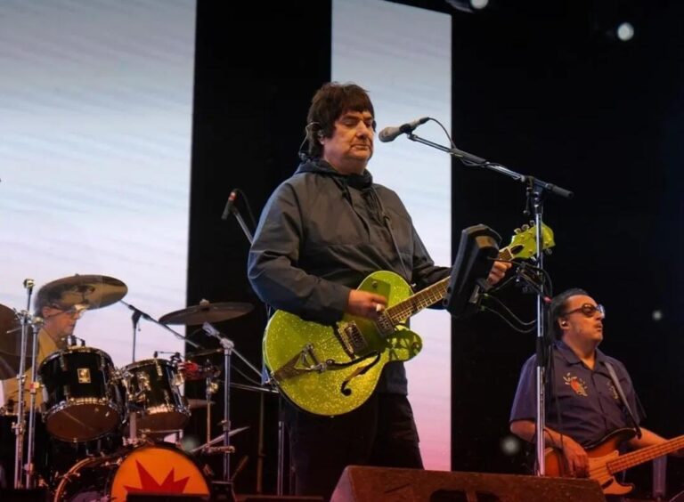 Acusan discriminación por parte de ‘Los Tres’ al bajar del escenario a intérprete de lengua de señas en la Fiesta de la Independencia de Talca