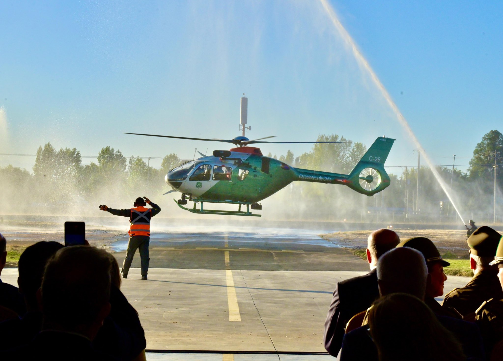 Carabineros del Maule reciben moderno helicóptero