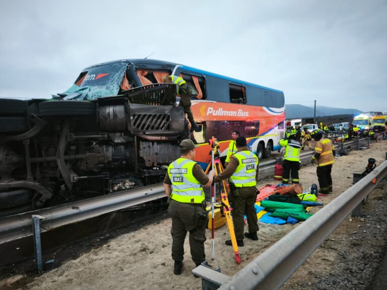 Trágico accidente en Ruta 5 Norte: choque entre cuatro buses deja seis muertos y 12 heridos graves