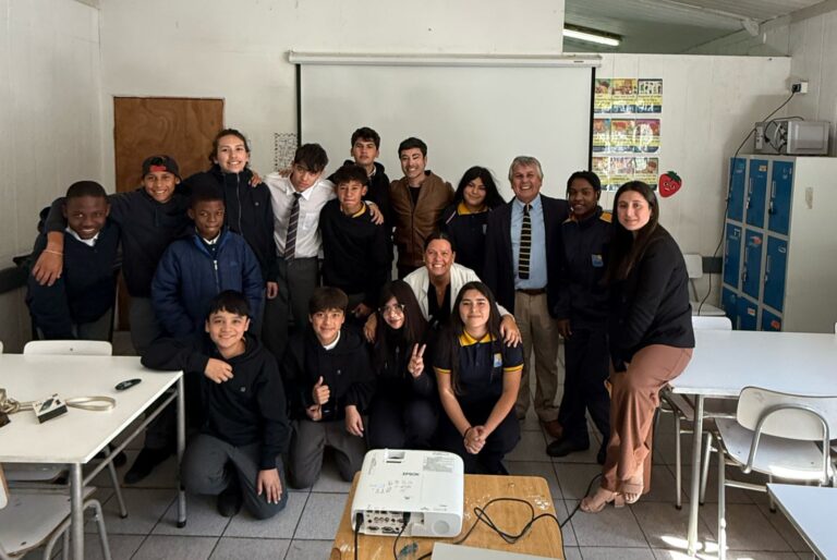 Escuela Brilla el Sol de Talca recibe charla sobre bullying e inteligencia emocional